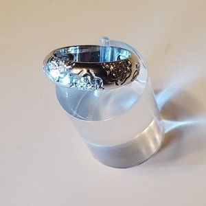 Beautiful 18K white gold diamond wedding band.